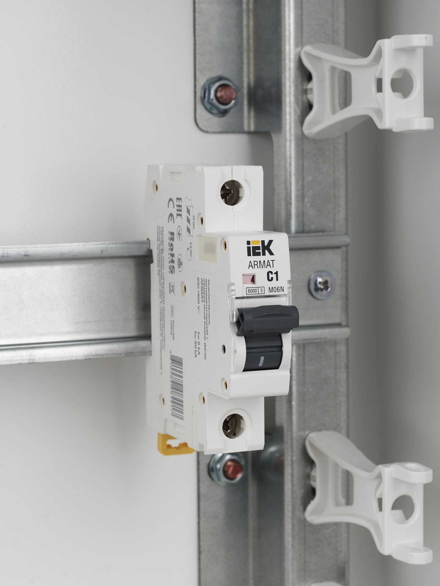 ARMAT Автоматический выключатель M06N 1P C 1А IEK