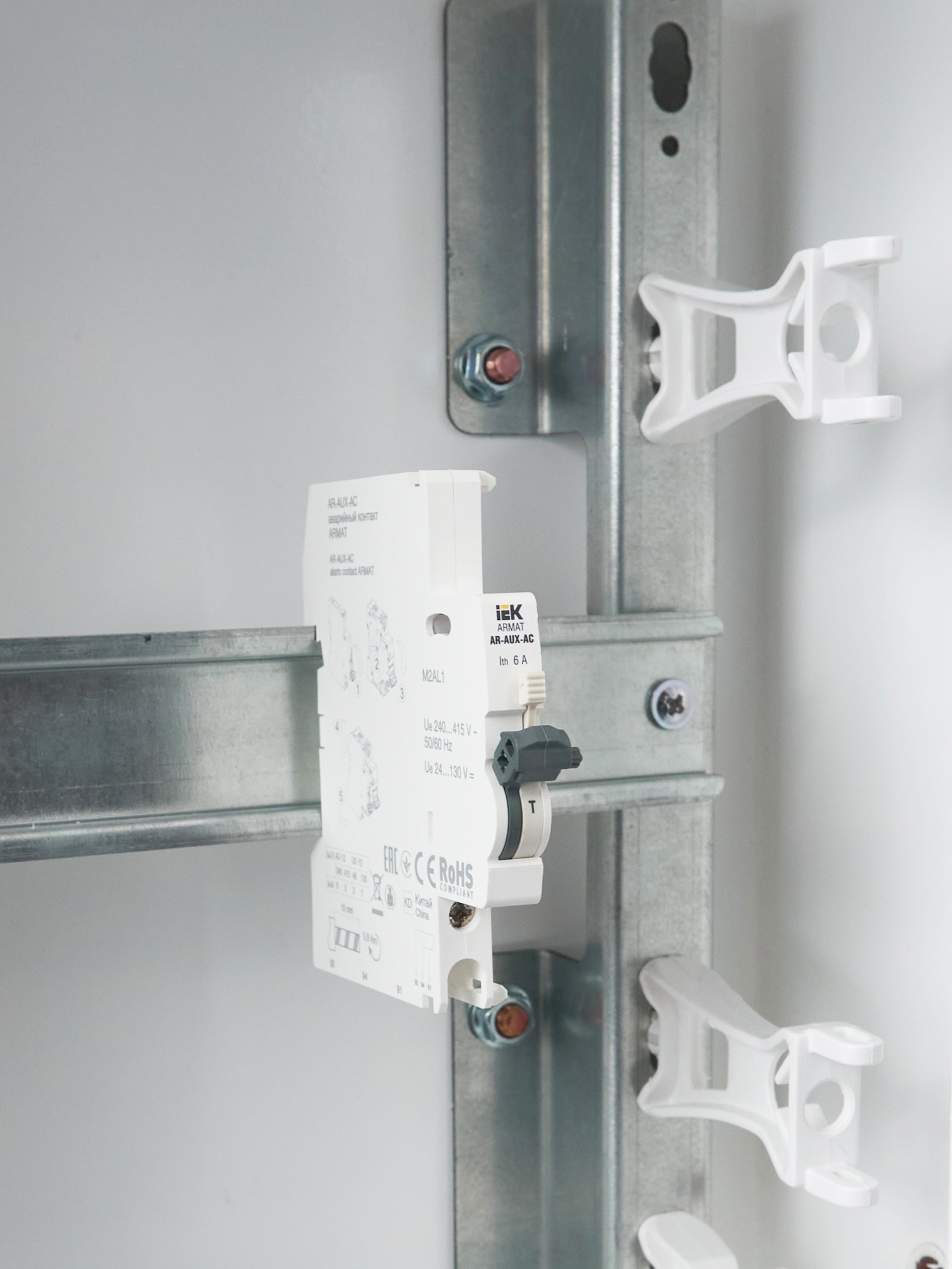 ARMAT Аварийный контакт AR-AUX-AC 240...415В IEK